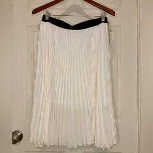 NWT Leith White Pleated Knee Length Skirt with Black Elastic Waist Band